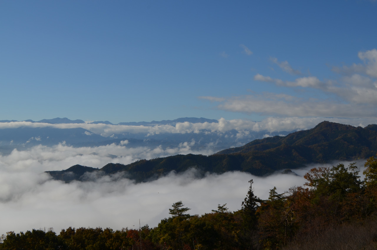 「雲海観賞便」１１月１０日まで、「夕焼け観賞便」１１月３０日まで運行中。　　